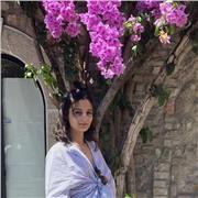 Studentessa di Economia e diplomata in liceo linguistico offre ripetizioni